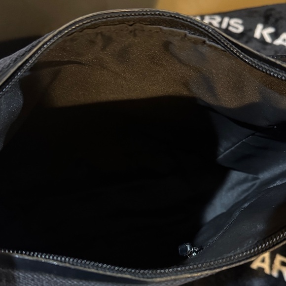 Authentic Gucci Shoulder Black Women's Bag With One Small Spot On Back - Picture 6 of 15